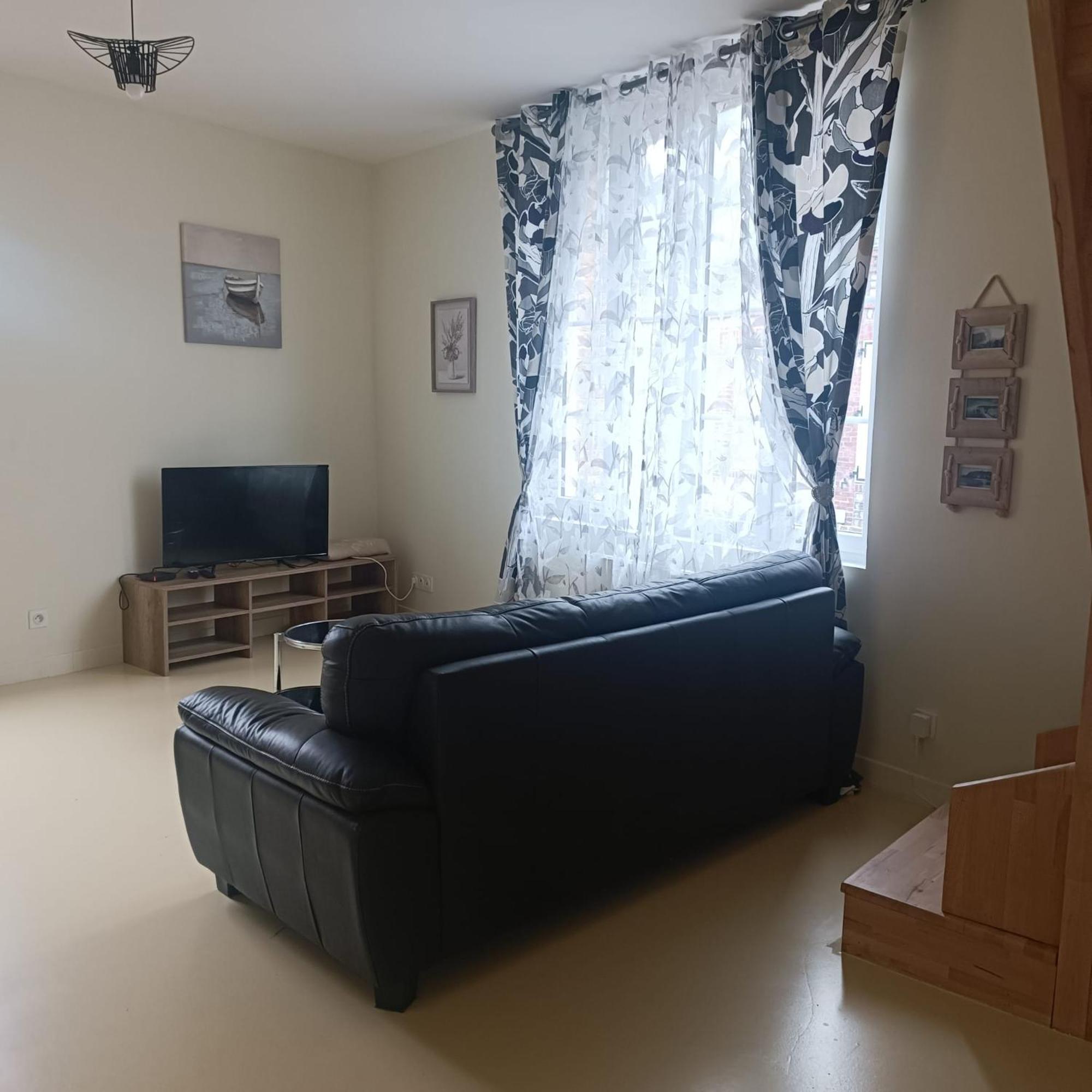 Maison Au Coeur Du Village Avec Parking Apartment